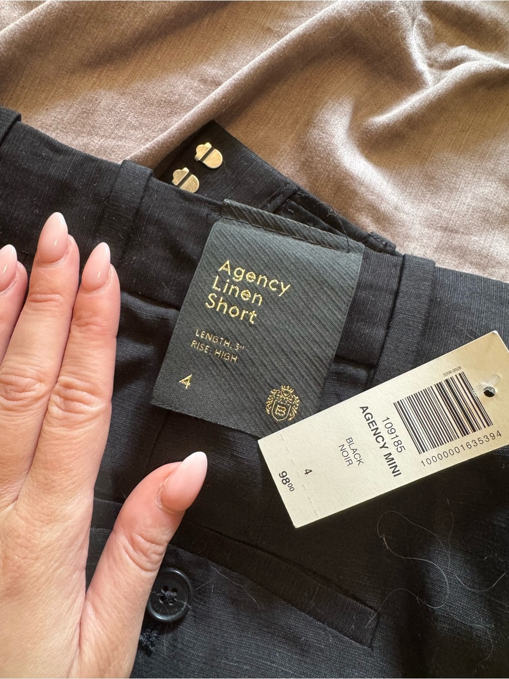NWT Aritzia Agency Linen Short in Black - Size 4